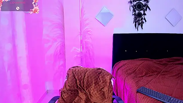 Hannahoney  online show from 4, 3, 2025