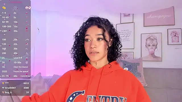 Crystal Dluna online show from 15, 1, 2025