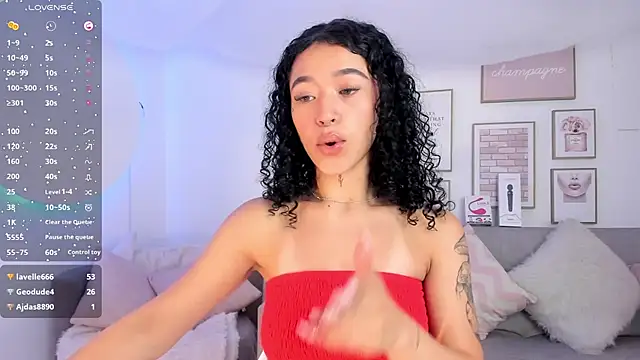 Crystal Dluna online show from 31, 1, 2025