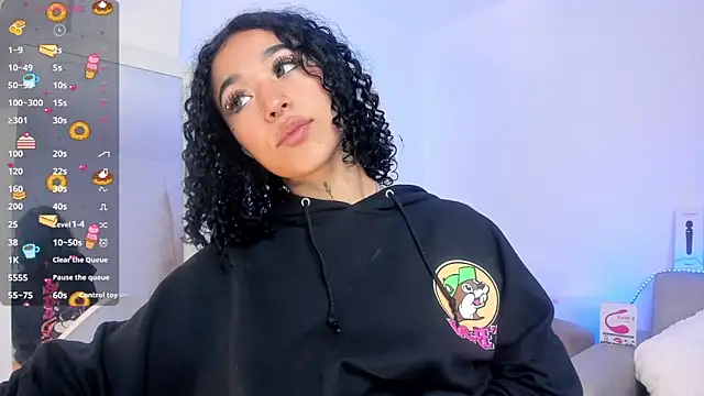 Crystal Dluna online show from 5, 2, 2025