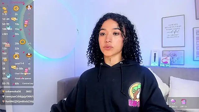 Crystal Dluna online show from 5, 2, 2025