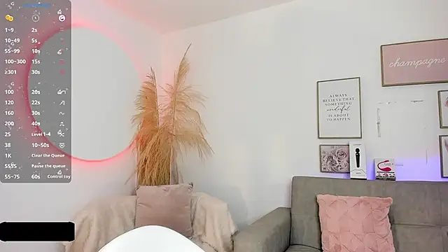 Crystal Dluna online show from 10, 3, 2025