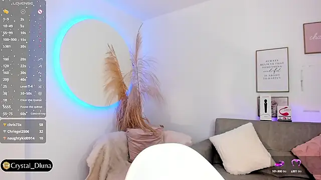 Crystal Dluna online show from 11, 3, 2025