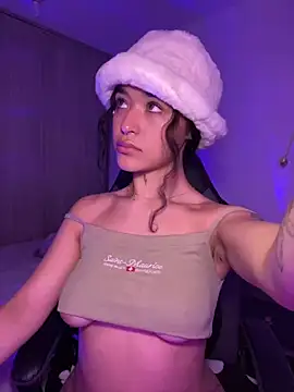 Crystal Dluna online show from 30, 9, 2025