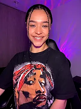 Crystal Dluna online show from 13, 10, 2025