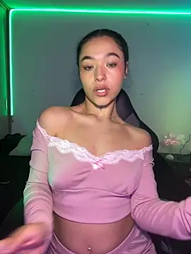 Crystal Dluna online show from 5, 12, 2025