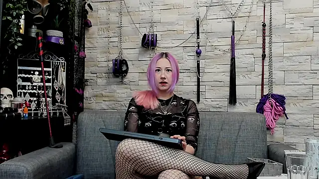 Snapshot of CruelMistress chatting on 2, 6, 2026 CruelMistress online show from 2, 6, 2026