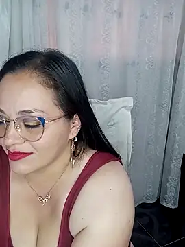 Snapshot of emily_sweet13 chatting on 4, 3, 2025 emily sweet13 online show from 4, 3, 2025