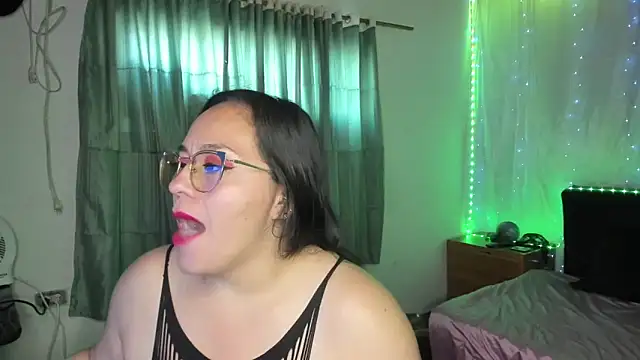 Snapshot of emily_sweet13 chatting on 1, 10, 2025 emily sweet13 online show from 1, 10, 2025