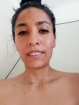 Snapshot of chloewildd_ chatting on 5, 1, 2025 chloewildd  online show from 5, 1, 2025