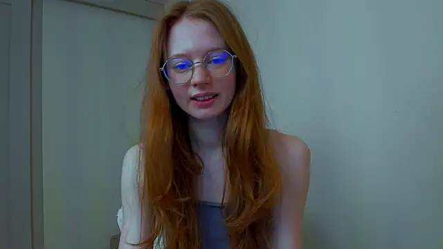 Snapshot of Fire_Luna chatting on 5, 4, 2026 Fire Luna online show from 5, 4, 2026