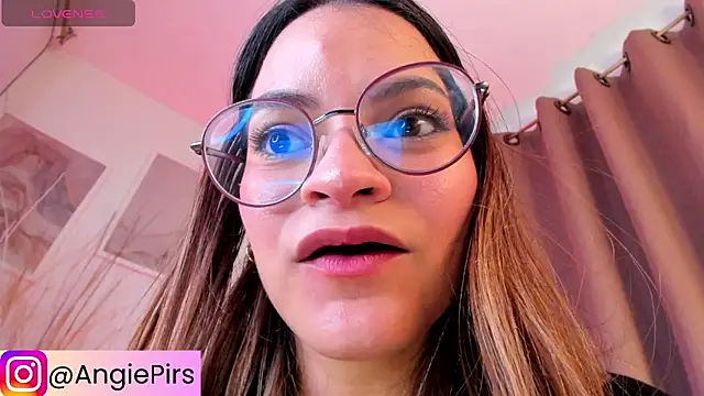Snapshot of Angie_Pirss chatting on 15, 10, 2025 Angie Pirss online show from 15, 10, 2025