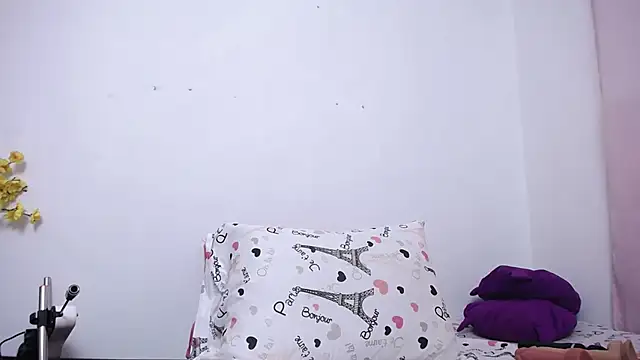 Snapshot of Nicol_Love0 chatting on 8, 10, 2025 Nicol Love0 online show from 8, 10, 2025