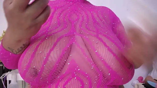 Nicol Love0 online show from 27, 2, 2026