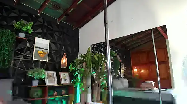 rihannagil online show from 8, 3, 2025