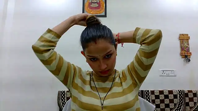 Snapshot of Aleena_Rai chatting on 8, 10, 2025 Aleena Rai online show from 8, 10, 2025