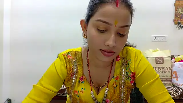 Snapshot of Aleena_Rai chatting on 13, 10, 2025 Aleena Rai online show from 13, 10, 2025