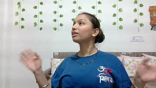 Snapshot of Aleena_Rai chatting on 2, 11, 2025 Aleena Rai online show from 2, 11, 2025