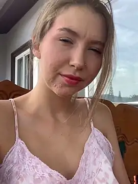 Snapshot of LinaSiren chatting on 7, 12, 2024 LinaSiren online show from 7, 12, 2024