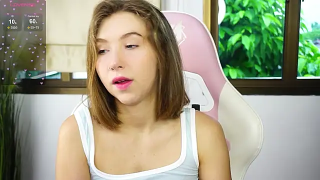 Snapshot of LinaSiren chatting on 12, 9, 2025 LinaSiren online show from 12, 9, 2025