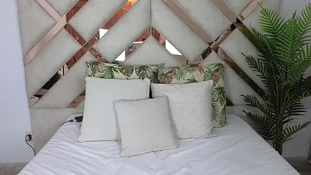 Snapshot of lou_rosse_ chatting on 10, 12, 2024 lou rosse online show from 10, 12, 2024