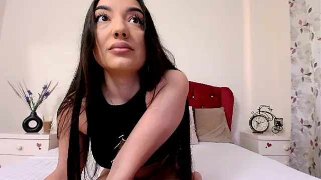 Snapshot of RoxyBestAsss chatting on 19, 5, 2026 RoxyBestAsss online show from 19, 5, 2026