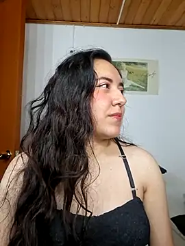 Emi chik online show from 26, 2, 2026