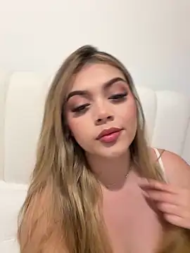 thaliafox  online show from 20, 3, 2025