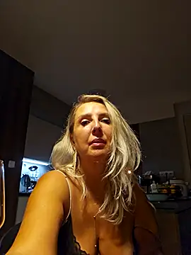 Snapshot of MariaRichi_ chatting on 13, 10, 2025 MariaRichi  online show from 13, 10, 2025