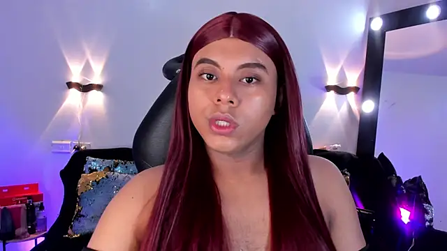 Snapshot of Emili_Roux chatting on 24, 4, 2026 Emili Roux online show from 24, 4, 2026