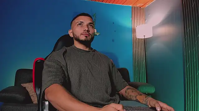 Snapshot of maximusclark1 chatting on 8, 1, 2026 maximusclark1 online show from 8, 1, 2026