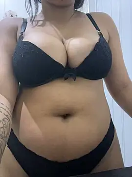 Snapshot of crystalmmour chatting on 8, 12, 2024 crystalmmour online show from 8, 12, 2024