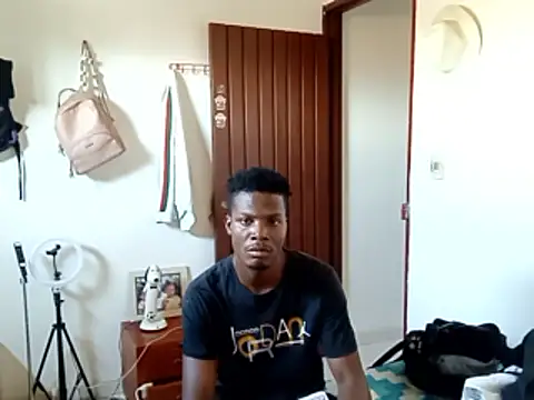 Snapshot of DalianHR33 chatting on 18, 1, 2026 DalianHR33 online show from 18, 1, 2026