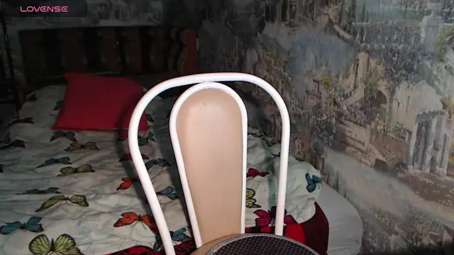 Snapshot of -LauraGold- chatting on 8, 1, 2025 -LauraGold- online show from 8, 1, 2025