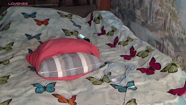 Snapshot of -LauraGold- chatting on 11, 1, 2025 -LauraGold- online show from 11, 1, 2025