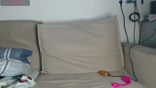 Snapshot of -LauraGold- chatting on 5, 3, 2025 -LauraGold- online show from 5, 3, 2025