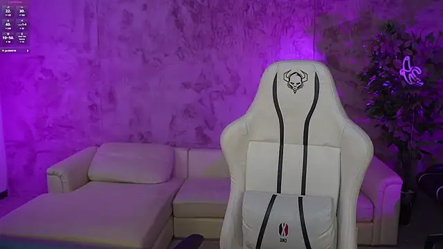 Julia  Star  online show from 19, 1, 2025