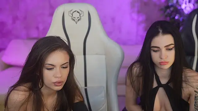 Julia  Star  online show from 11, 3, 2025