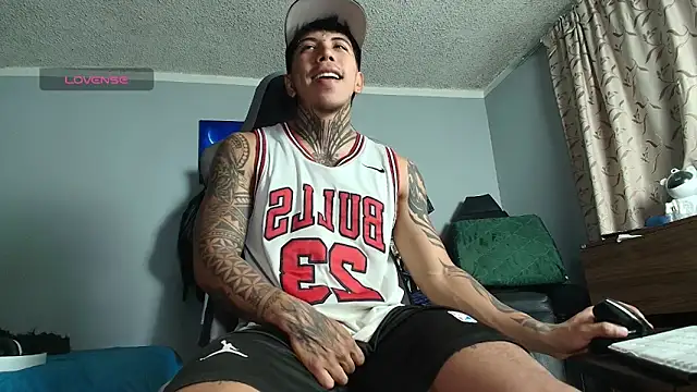 Nickhot0609 online show from 15, 4, 2026