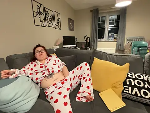 Tallulah-mae-xoxox online show from 27, 1, 2025