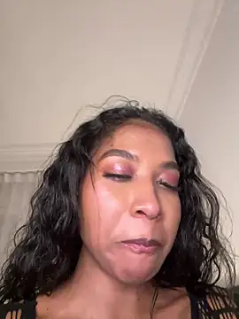 Snapshot of IamCrystal2 chatting on 26, 4, 2026 IamCrystal2 online show from 26, 4, 2026