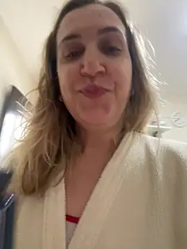 Snapshot of Bia_sexynovaes chatting on 14, 6, 2026 Bia sexynovaes online show from 14, 6, 2026