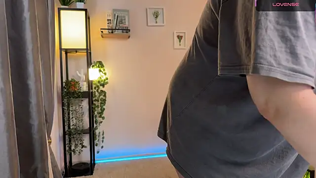 Lella Ryann  online show from 14, 11, 2025