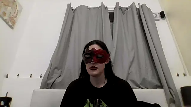 Snapshot of LexiSnowUK chatting on 13, 12, 2025 LexiSnowUK online show from 13, 12, 2025