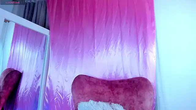  jade white  online show from 29, 1, 2025