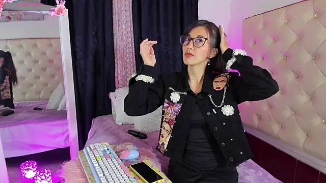  jade white  online show from 4, 3, 2025