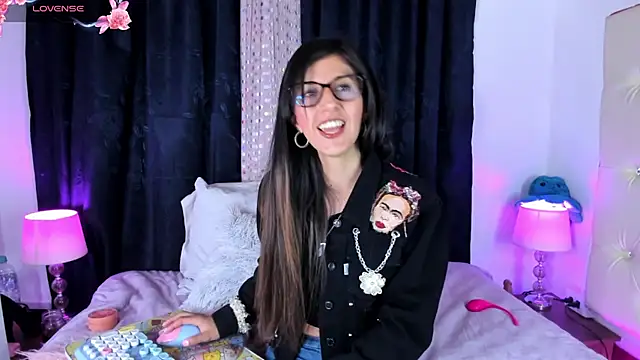  jade white  online show from 18, 3, 2025