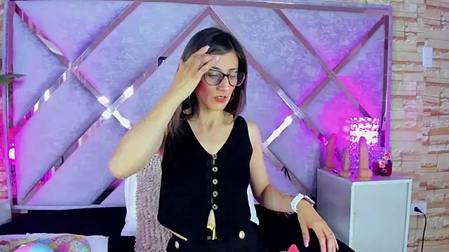  jade white  online show from 19, 11, 2025