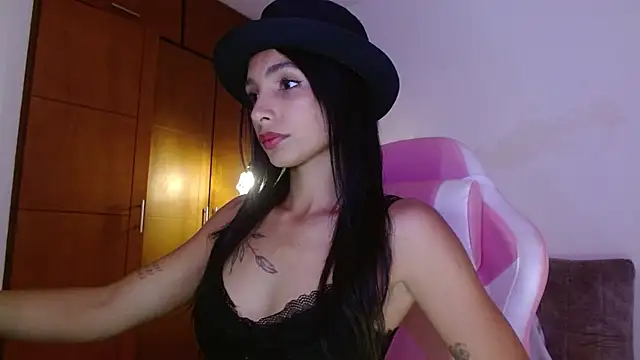 Snapshot of AnnitaSerna_ chatting on 30, 10, 2025 AnnitaSerna online show from 30, 10, 2025