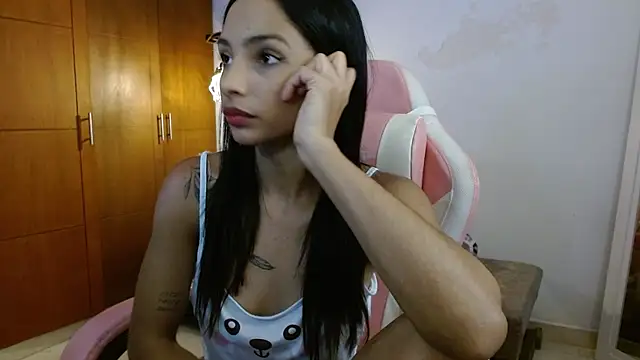 Snapshot of AnnitaSerna_ chatting on 12, 11, 2025 AnnitaSerna online show from 12, 11, 2025